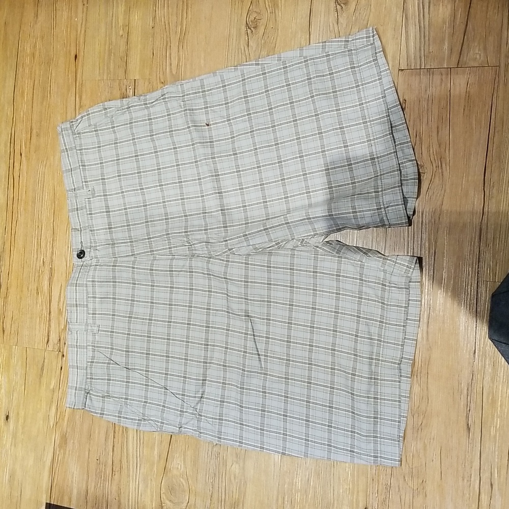 Reunuin Men's plaid shorts EUC sz 42